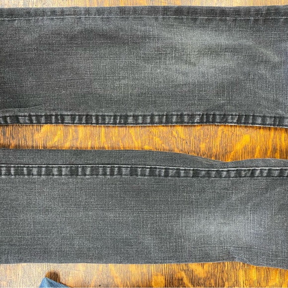 True Religion - Picture 3 of 4